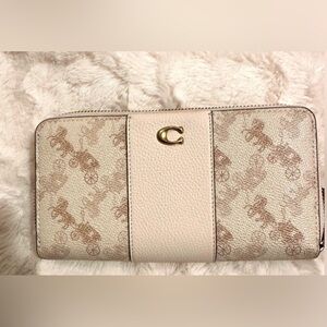-Coach Cream Wallet horse and carriage